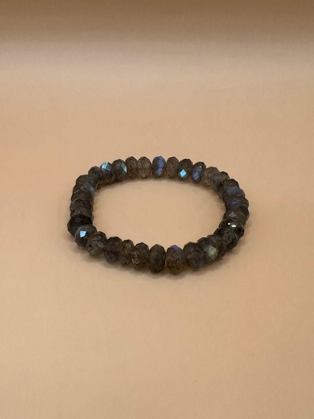 ARMBAND LABRADORIT OVAL FACETTIERT (8mm)