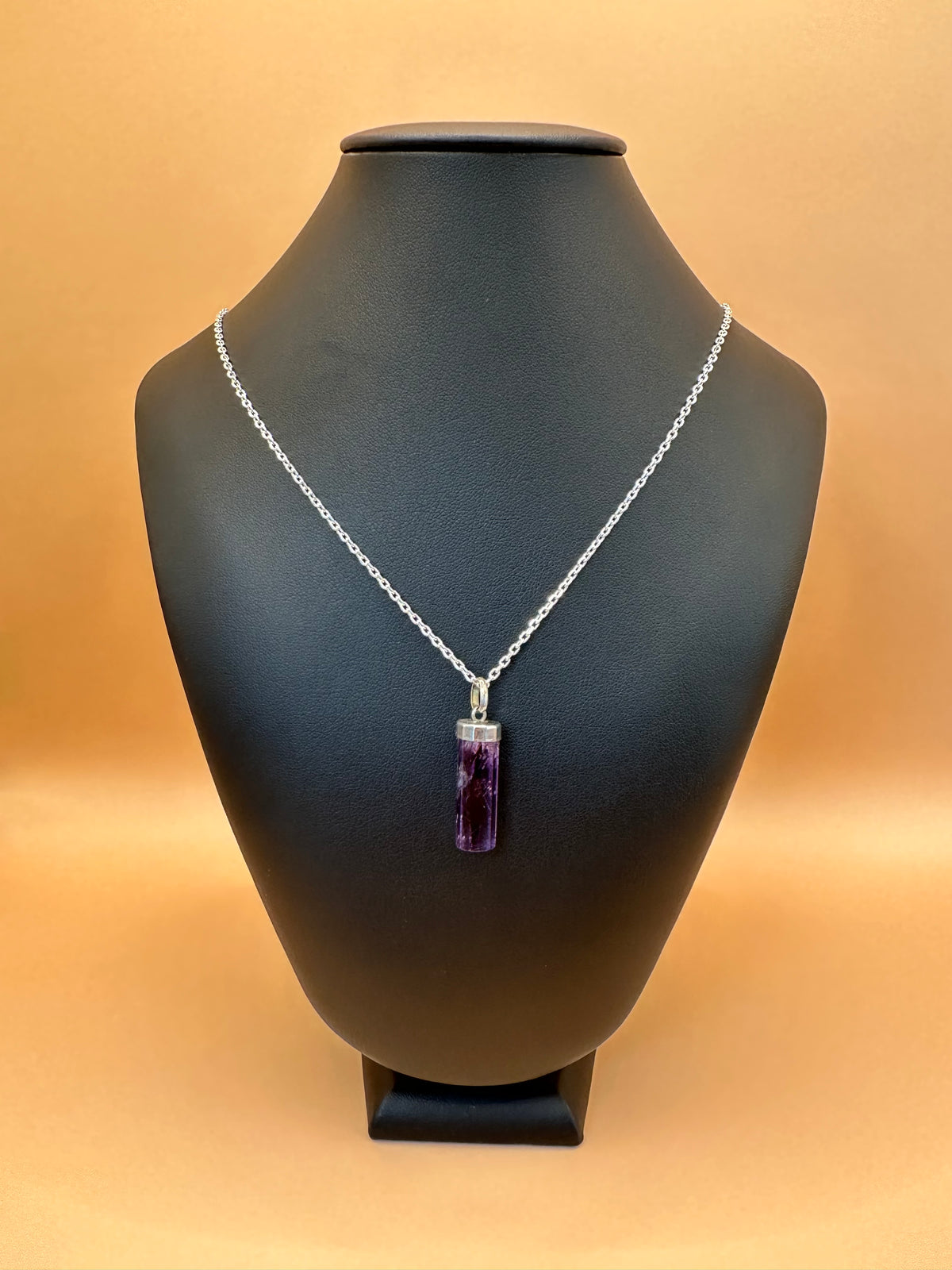 Halskette mit Amethyst als Anhänger