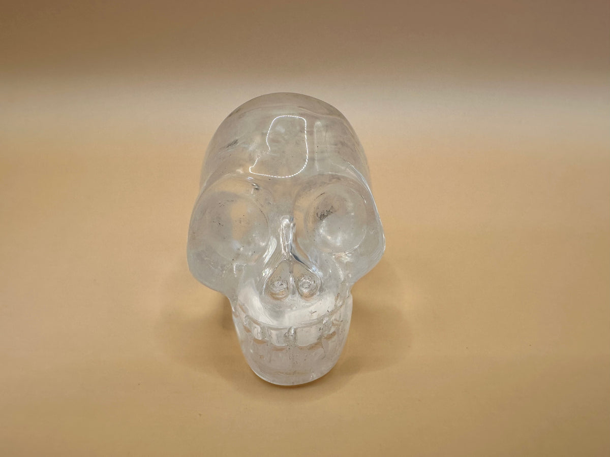Totenkopf aus Bergkristall