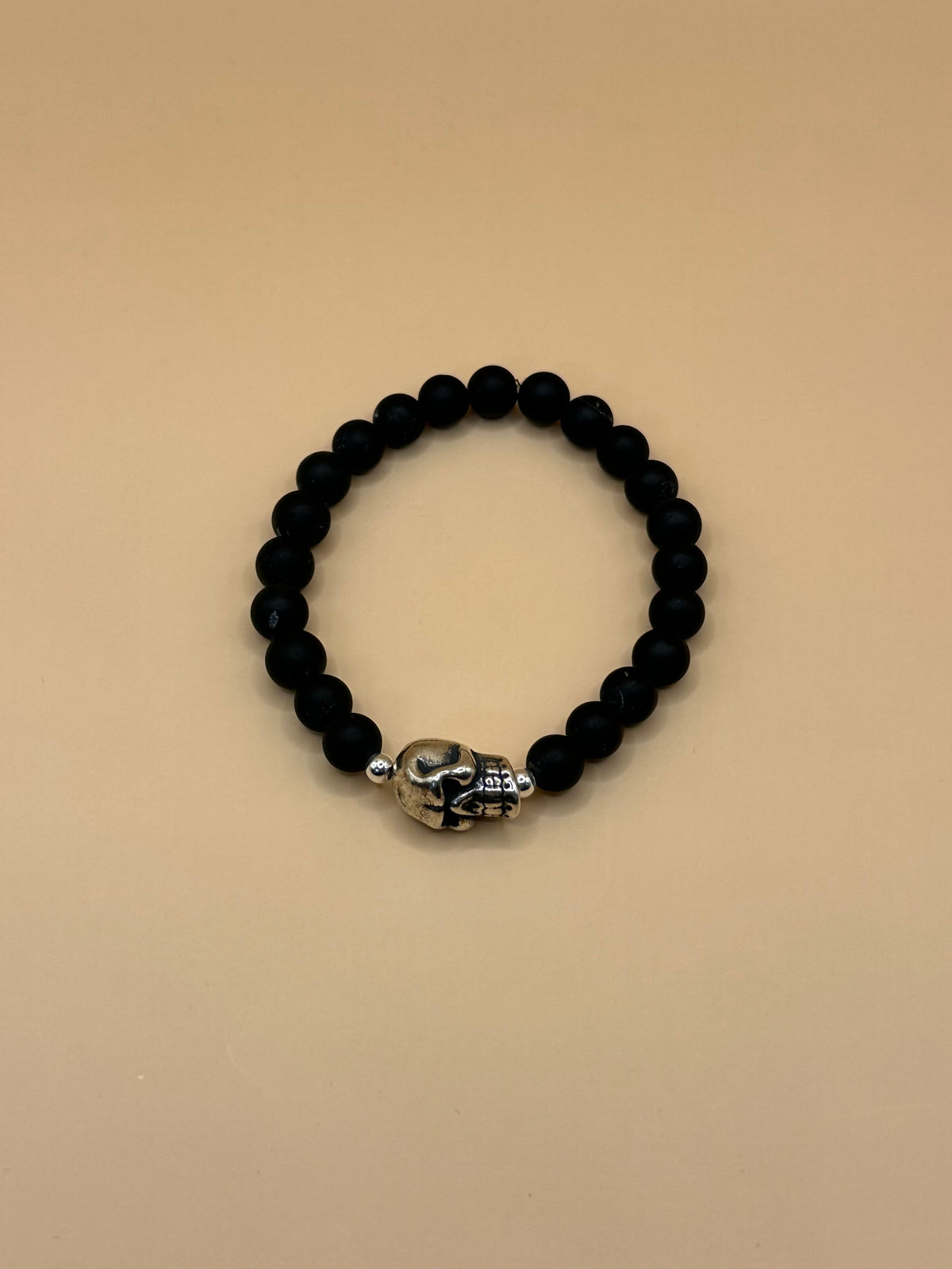 ARMBAND TURMALIN MATT MIT 925 SILBER TOTENKOPF (8mm)
