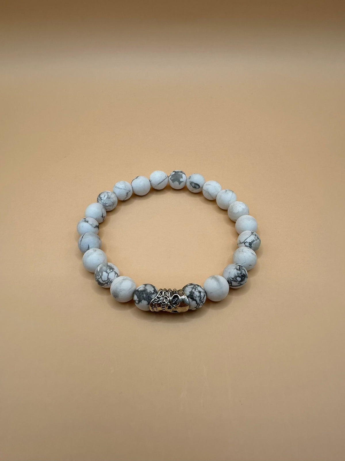 ARMBAND HOWLITH MIT 925 SILBER TOTENKOPF (8mm)