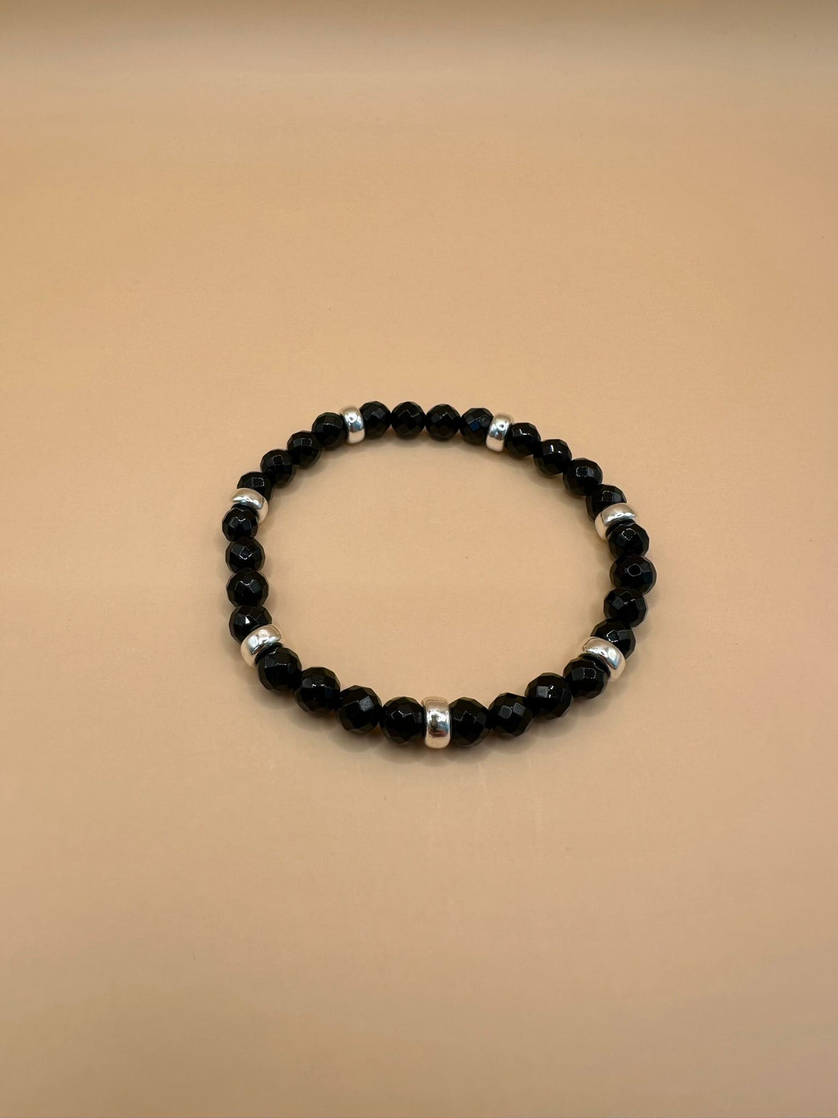 ARMBAND ONYX FACETTIERT MIT 925 SILBER (6mm)